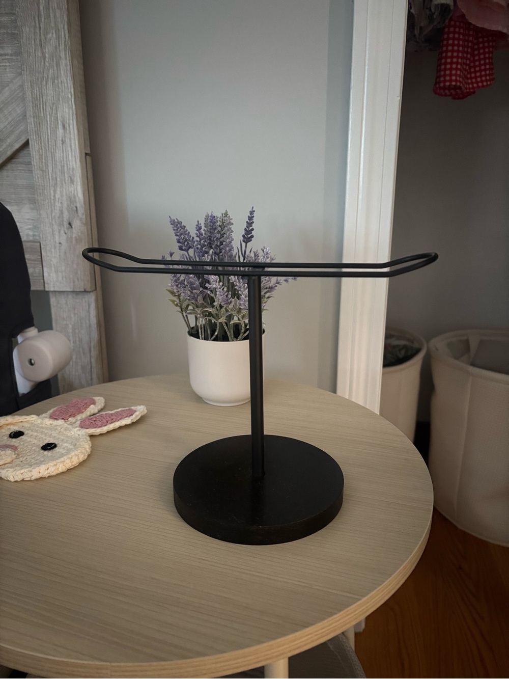 Black Metal Headband Holder